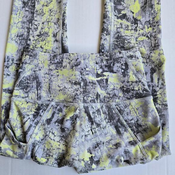 Lululemon Align High Rise Abstract Print Crop Leggings‎ Size 6 - Picture 4 of 9